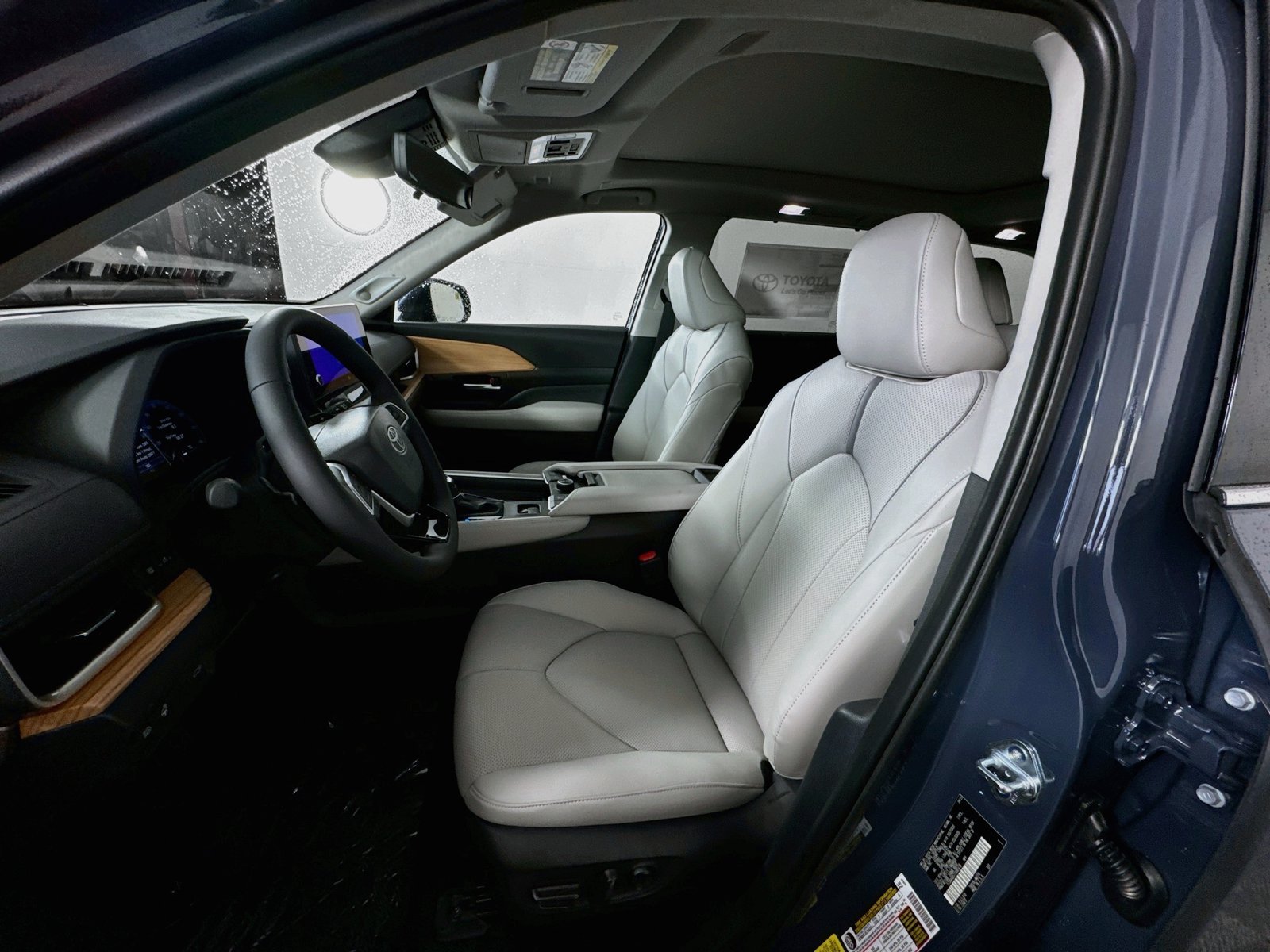 Used 2025 Toyota Grand Highlander AWD image 9