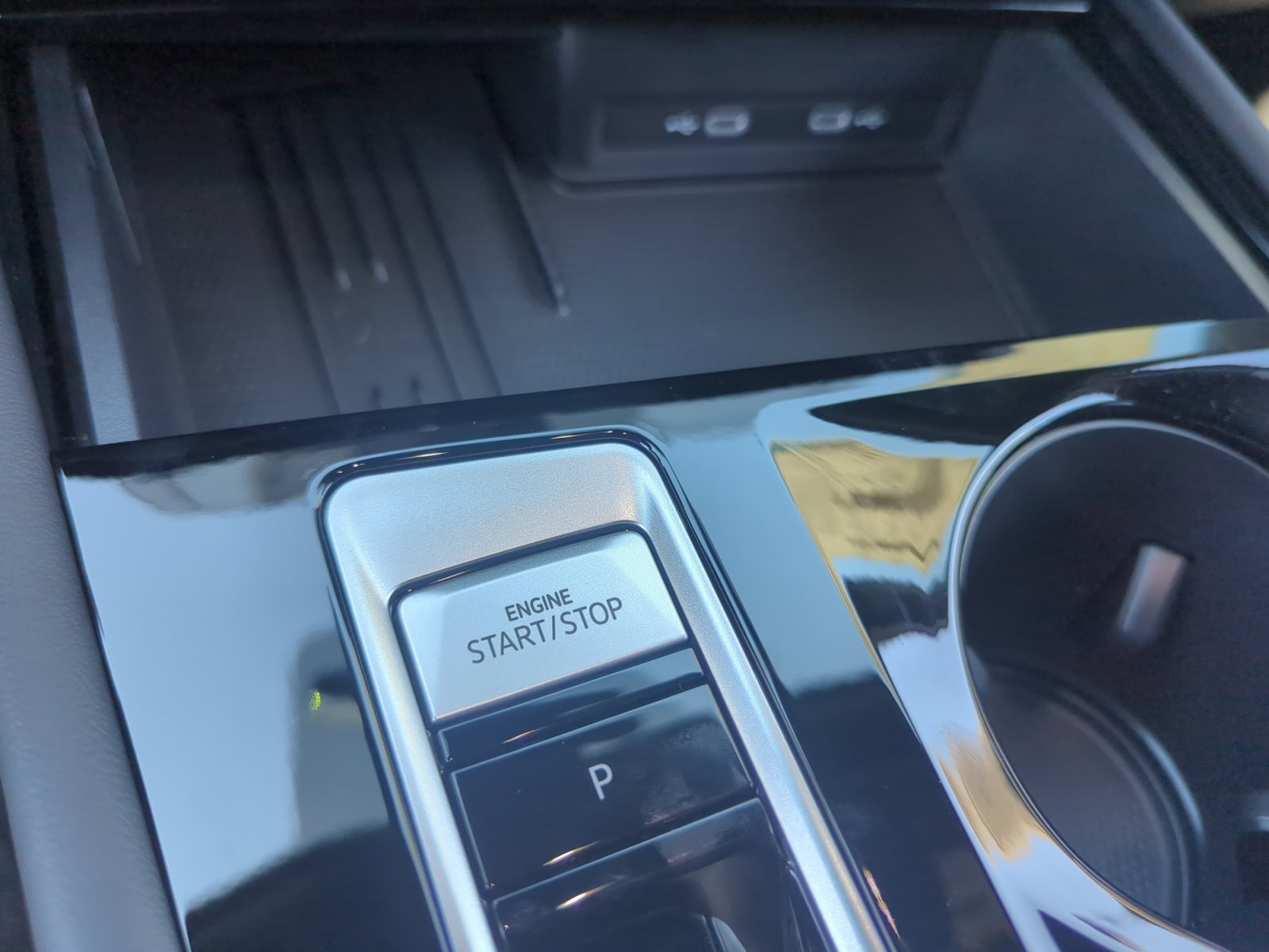 New 2026 Volkswagen Atlas Cross Sport SE FWD image 28
