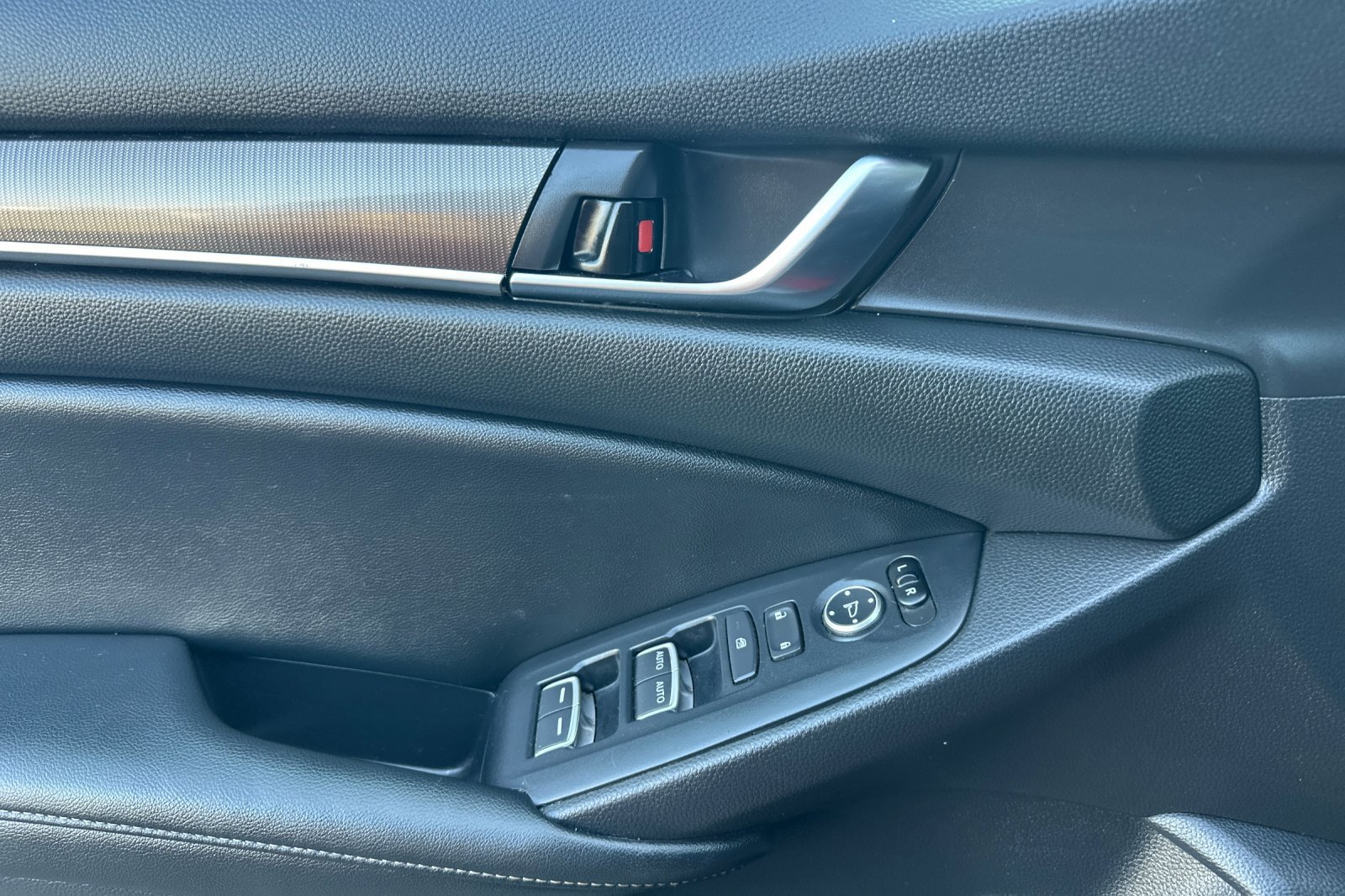 Used 2022 Honda Accord Sport image 11