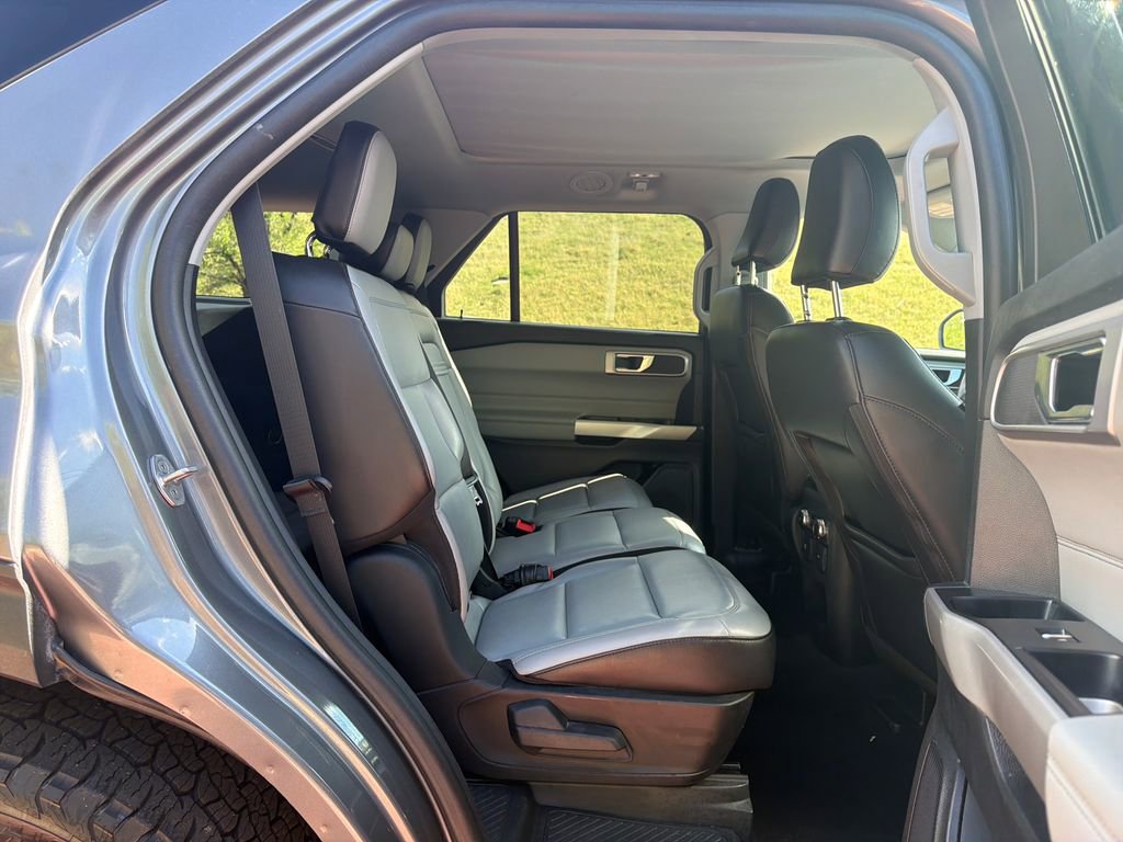Used 2021 Ford Explorer XLT w/ Equipment Group 202A AWD/4WD image 33