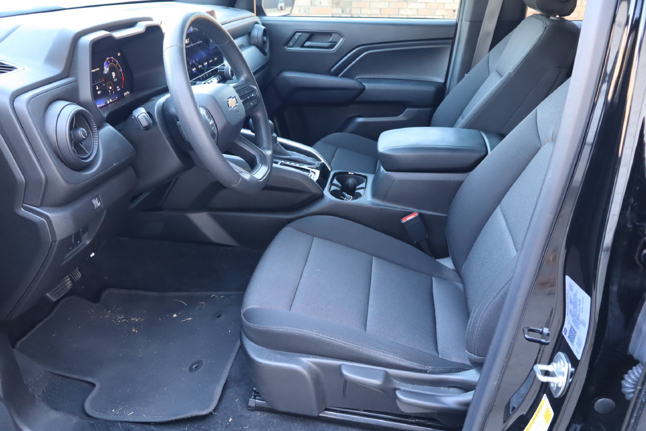 Used 2025 Chevrolet Colorado W/T w/ WT Custom Package RWD image 15