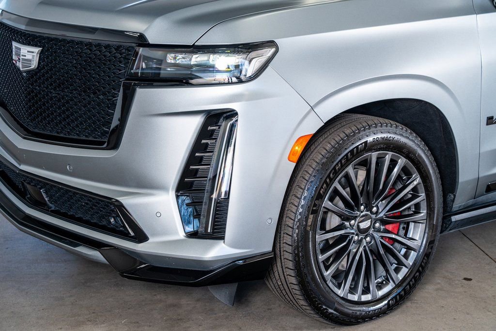 Used 2023 Cadillac Escalade ESV V image 11