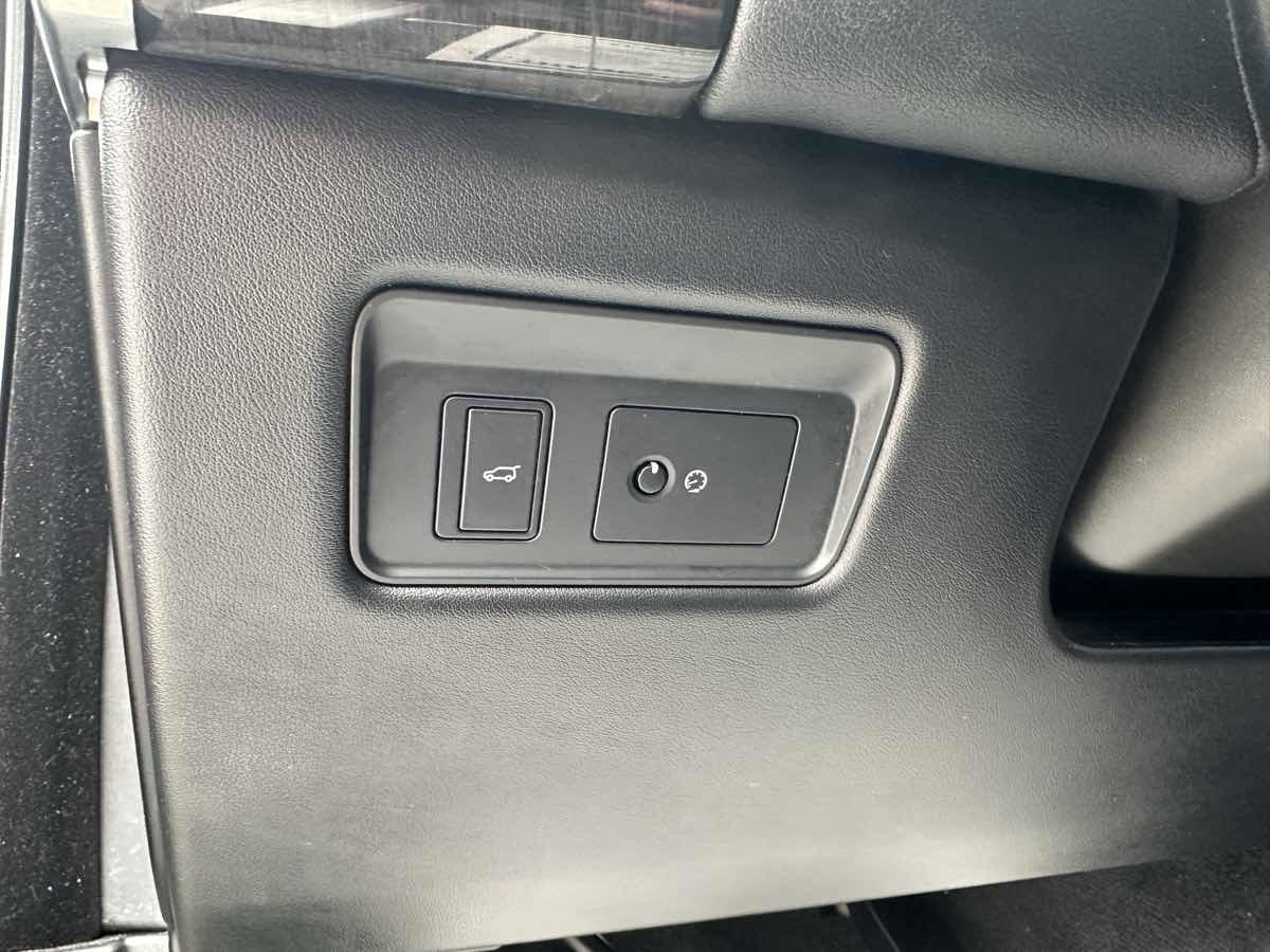 Used 2016 Land Rover Range Rover Sport HSE image 14