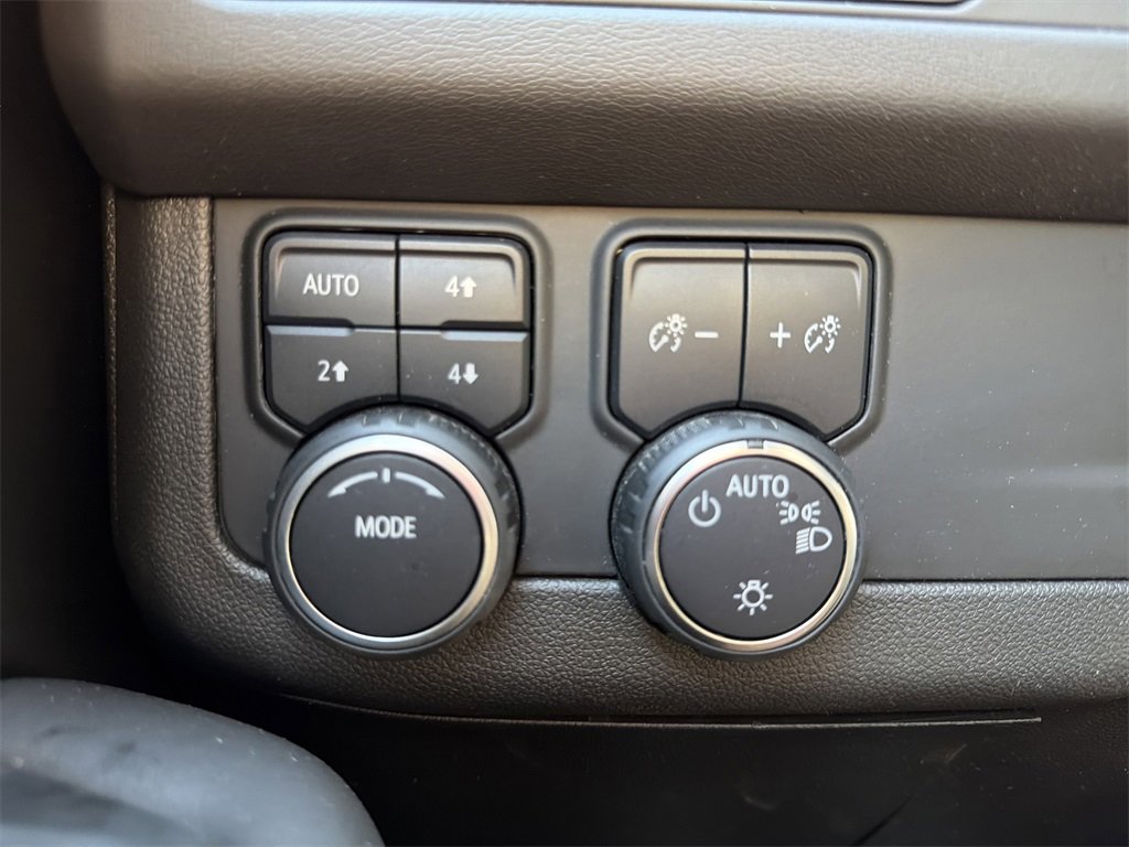 Used 2023 Chevrolet Tahoe Z71 w/ Luxury Package image 28