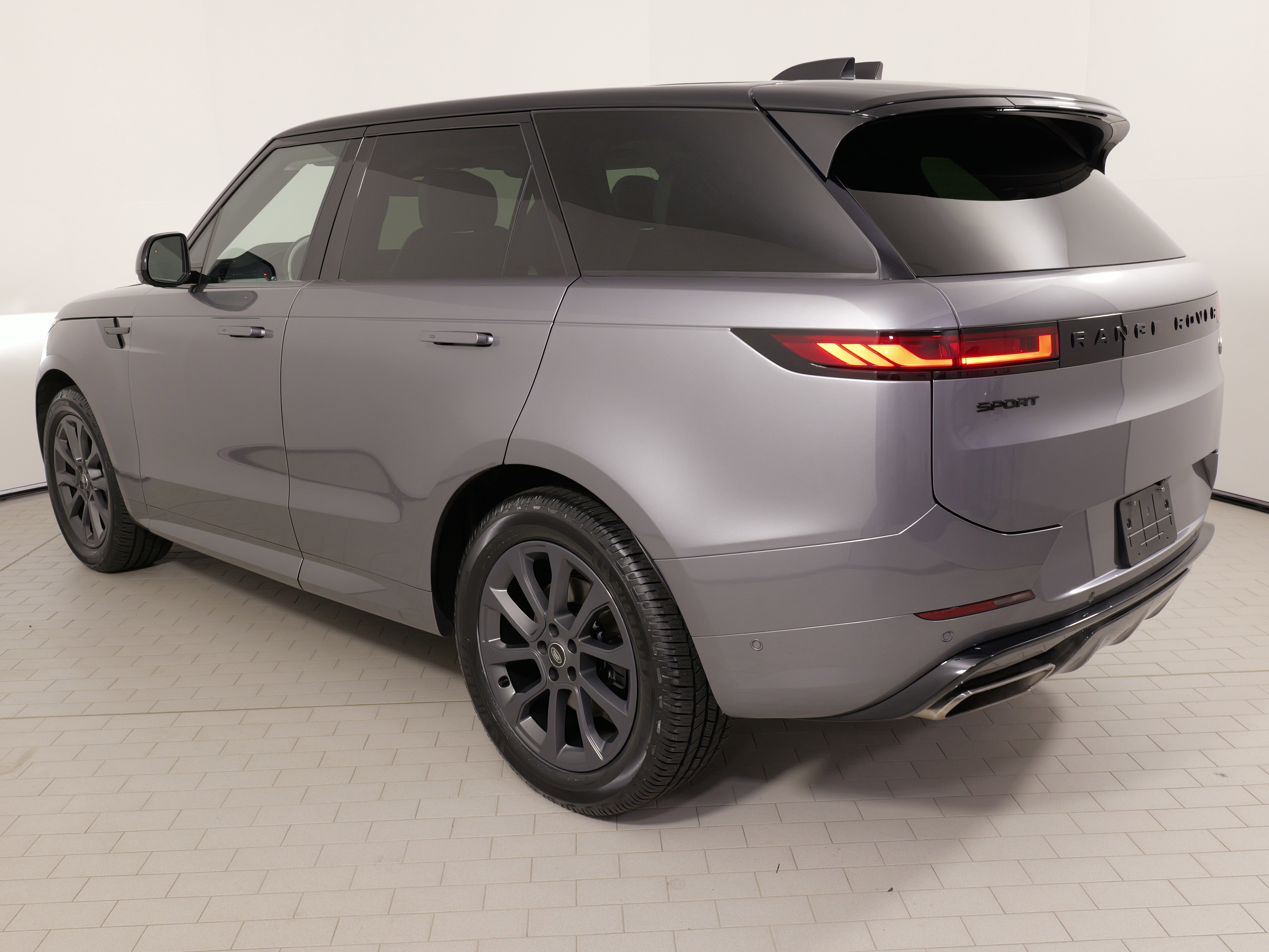 Used 2023 Land Rover Range Rover Sport SE Dynamic image 13