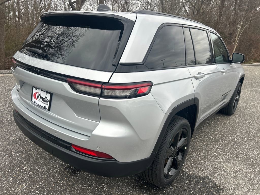 New 2025 Jeep Grand Cherokee Altitude image 28