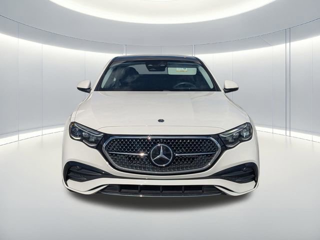 Used 2025 Mercedes-Benz E 350 4MATIC Sedan image 3
