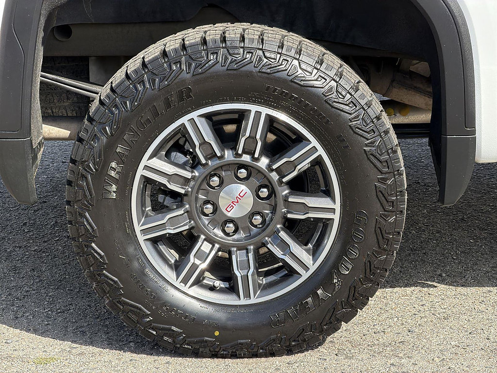 Used 2025 GMC Sierra 1500 AT4 AWD/4WD image 32