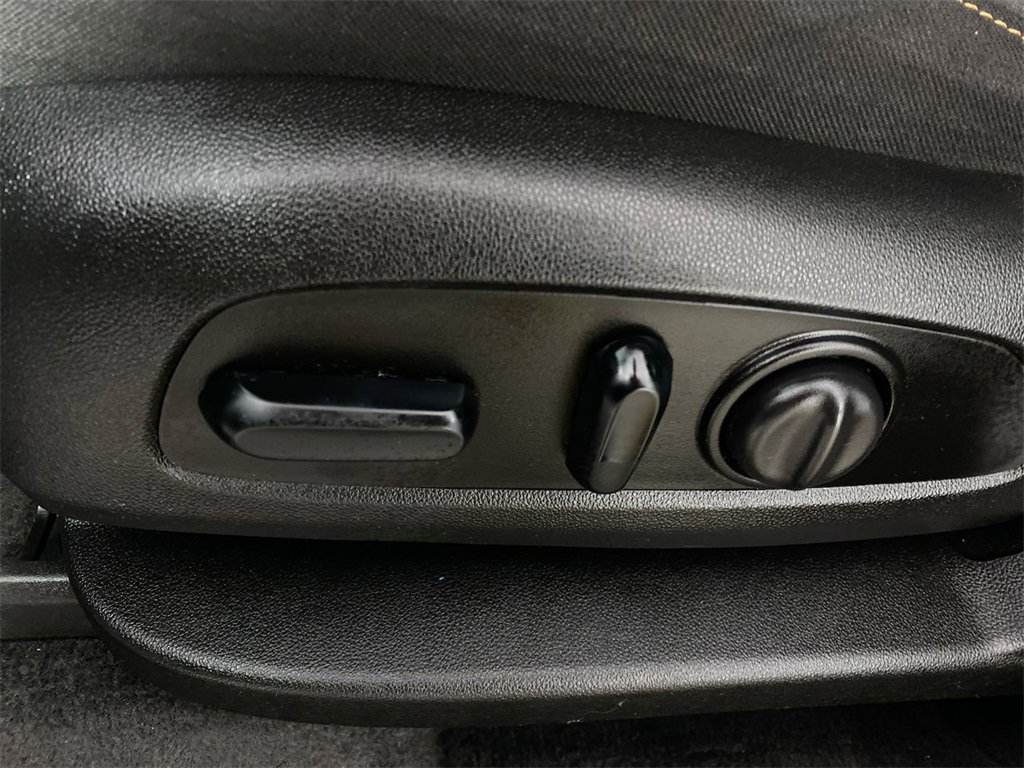 Used 2019 Chevrolet Traverse LT image 12