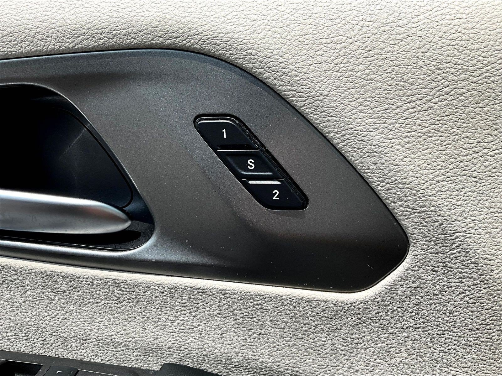 Used 2022 Chrysler Pacifica Touring-L FWD image 35