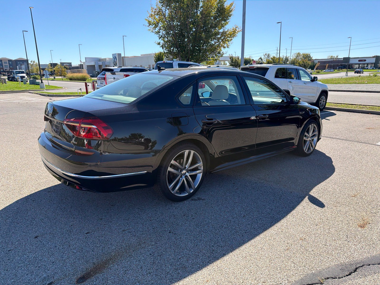Used 2018 Volkswagen Passat 2.0T R-Line FWD image 12