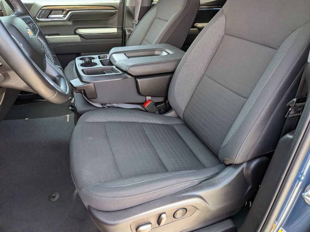 Used 2024 Chevrolet Silverado 1500 LT AWD/4WD image 30