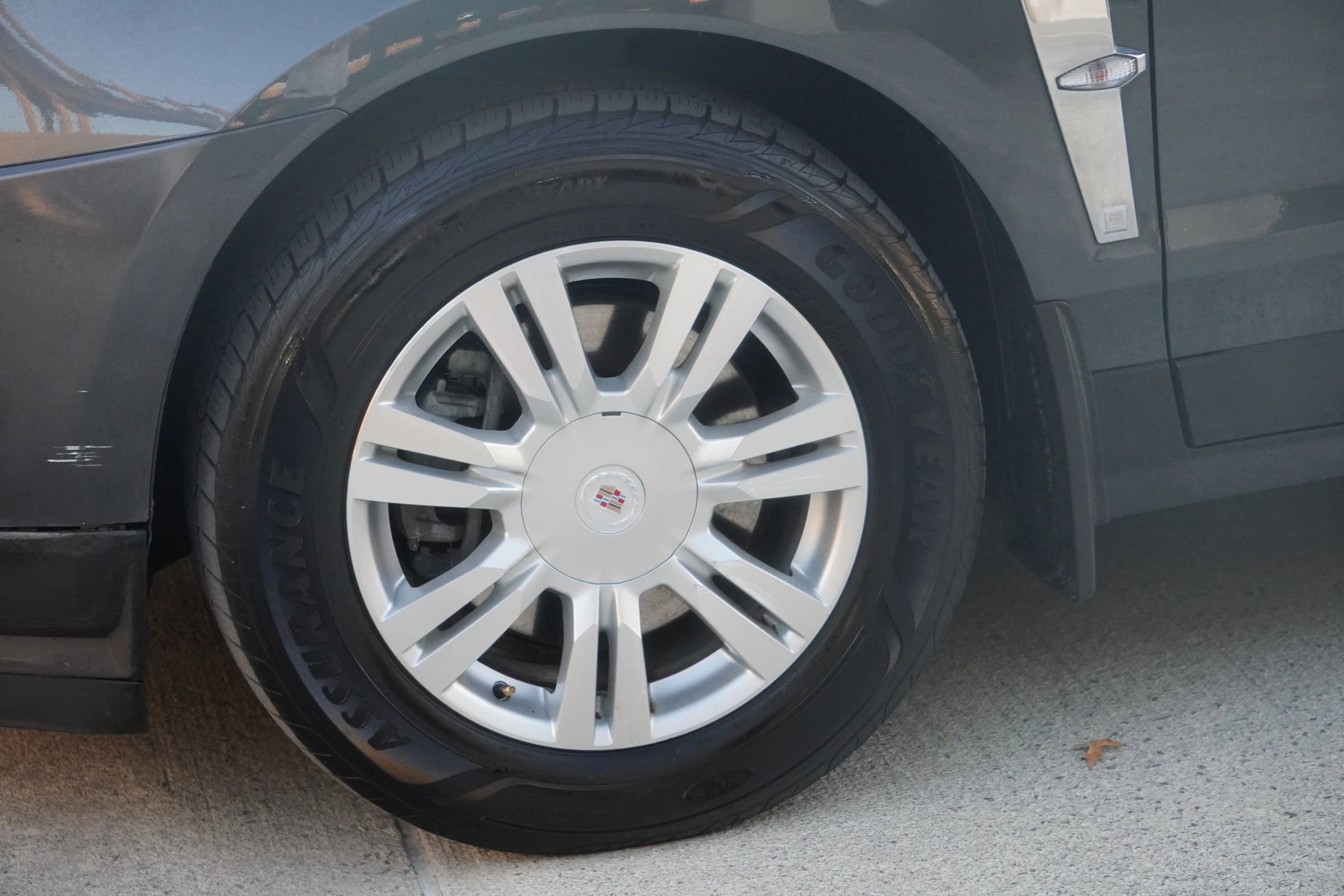 Used 2012 Cadillac SRX Luxury image 26