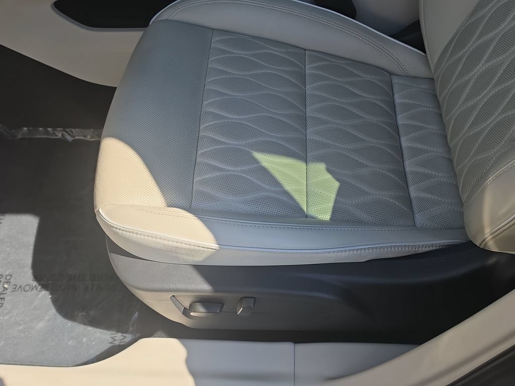 Certified 2023 Buick Envision Avenir FWD image 13
