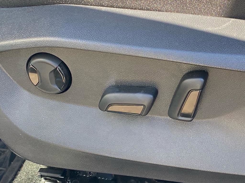 Used 2025 Volkswagen Taos SEL image 11