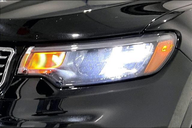 Used 2025 Jeep Compass Limited AWD/4WD image 38
