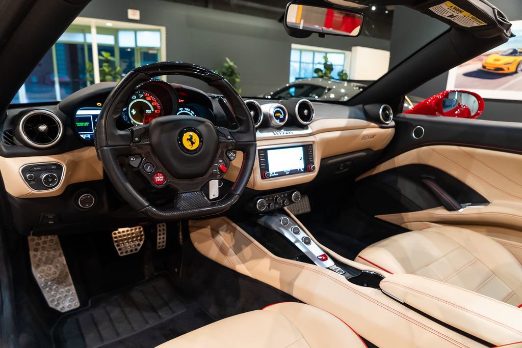 Used 2016 Ferrari California T image 28