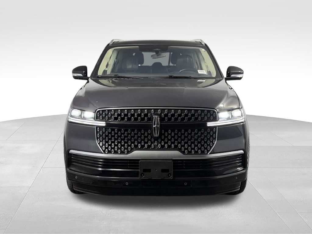 Used 2025 Lincoln Navigator Reserve AWD/4WD image 3