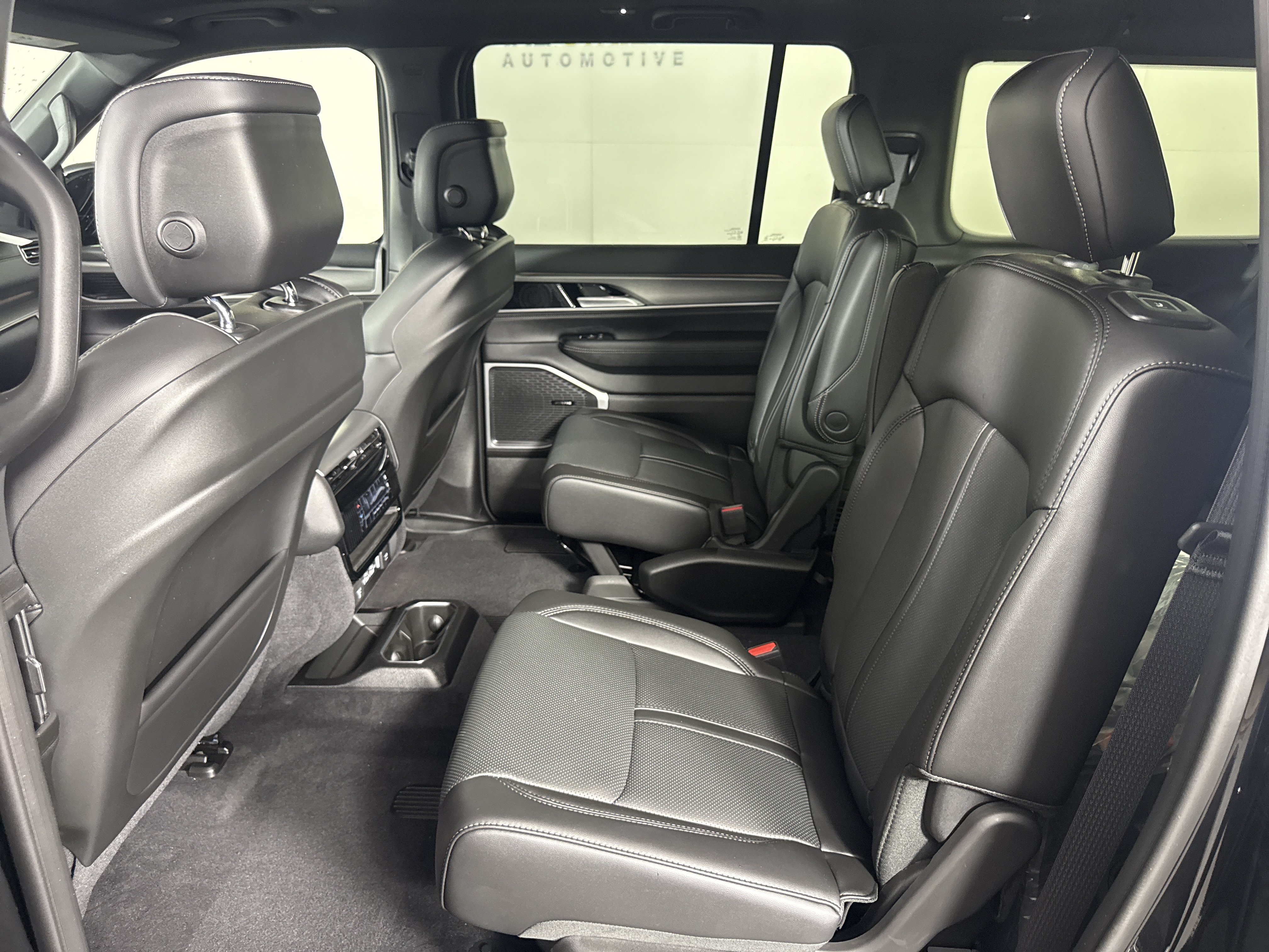New 2026 Jeep Grand Wagoneer L 4WD w/ Premium Group I image 14