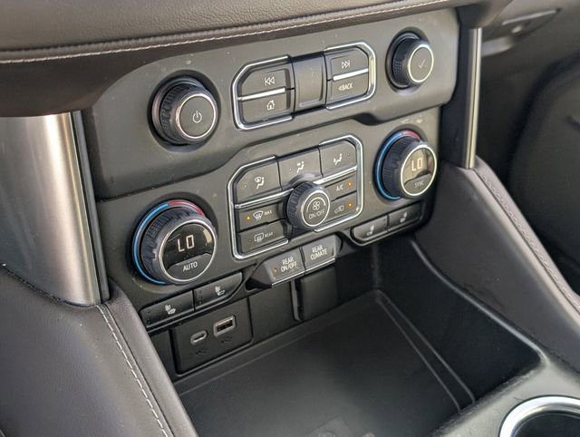 Used 2022 Chevrolet Suburban LT w/ Luxury Package image 21