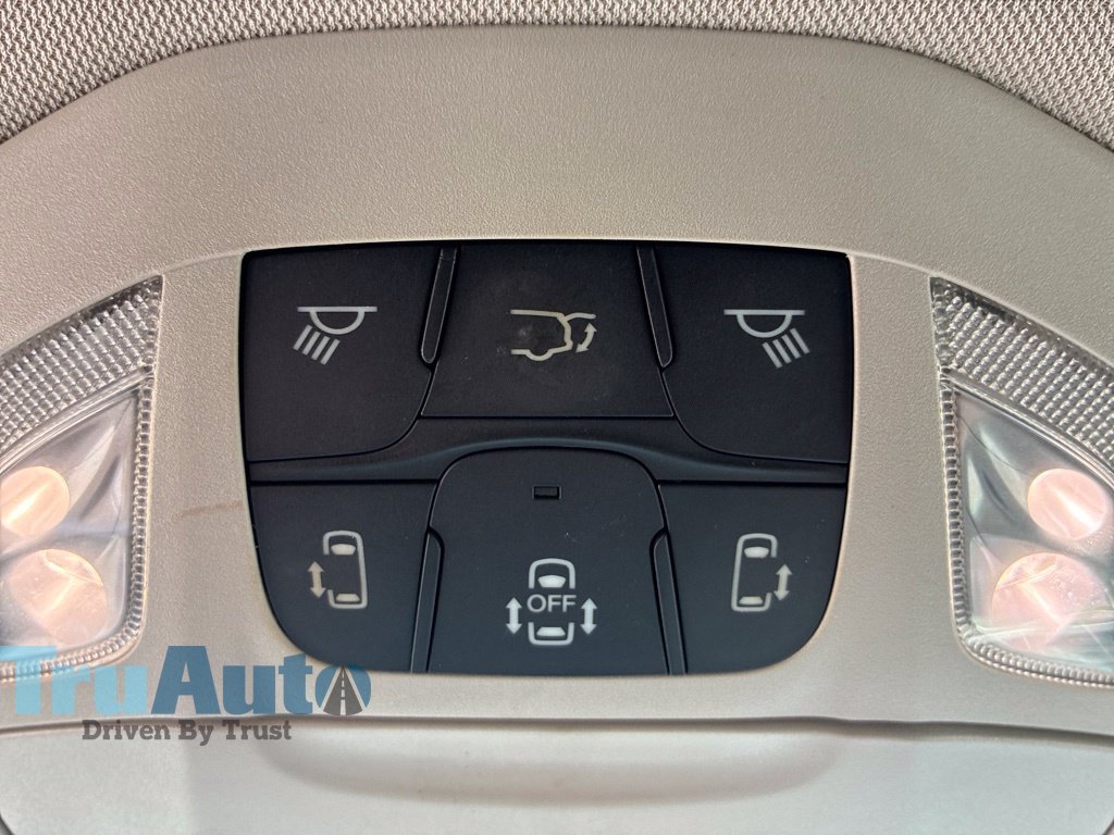 Used 2020 Chrysler Pacifica Touring w/ Tire & Wheel Group FWD image 34