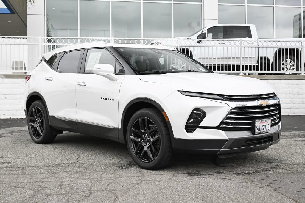 Used 2023 Chevrolet Blazer Premier FWD image 2