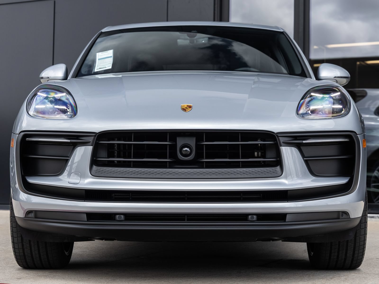 Certified 2026 Porsche Macan AWD/4WD image 8