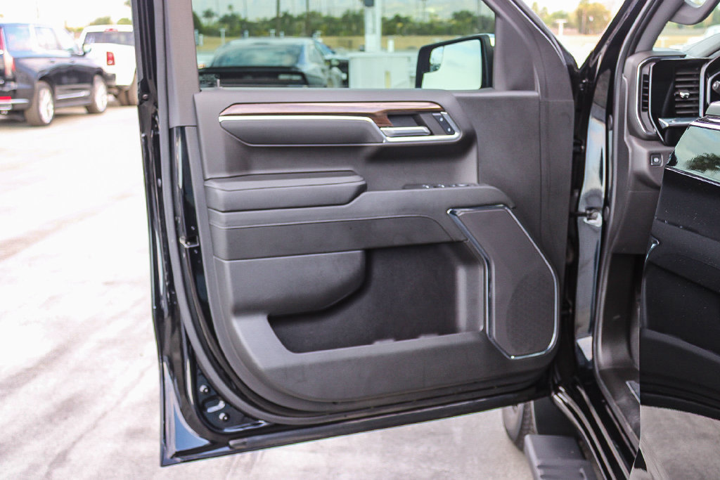 Used 2024 Chevrolet Silverado 1500 LT AWD/4WD image 25