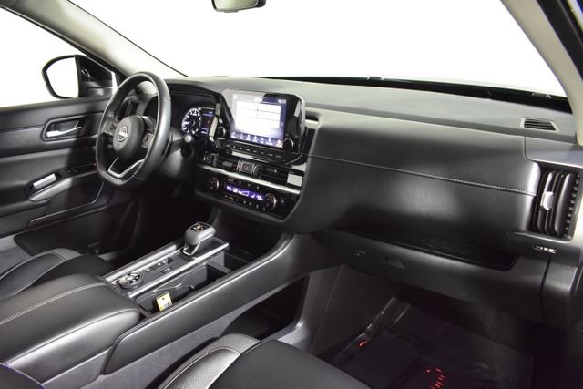 Certified 2024 Nissan Pathfinder SL w/ Black Appearance Package image 40