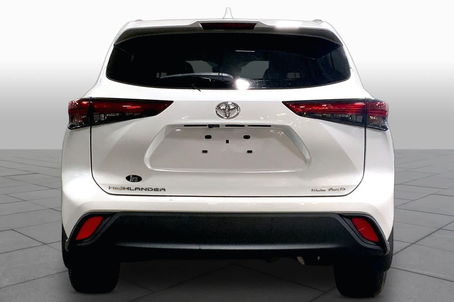 Used 2023 Toyota Highlander XLE AWD/4WD image 5