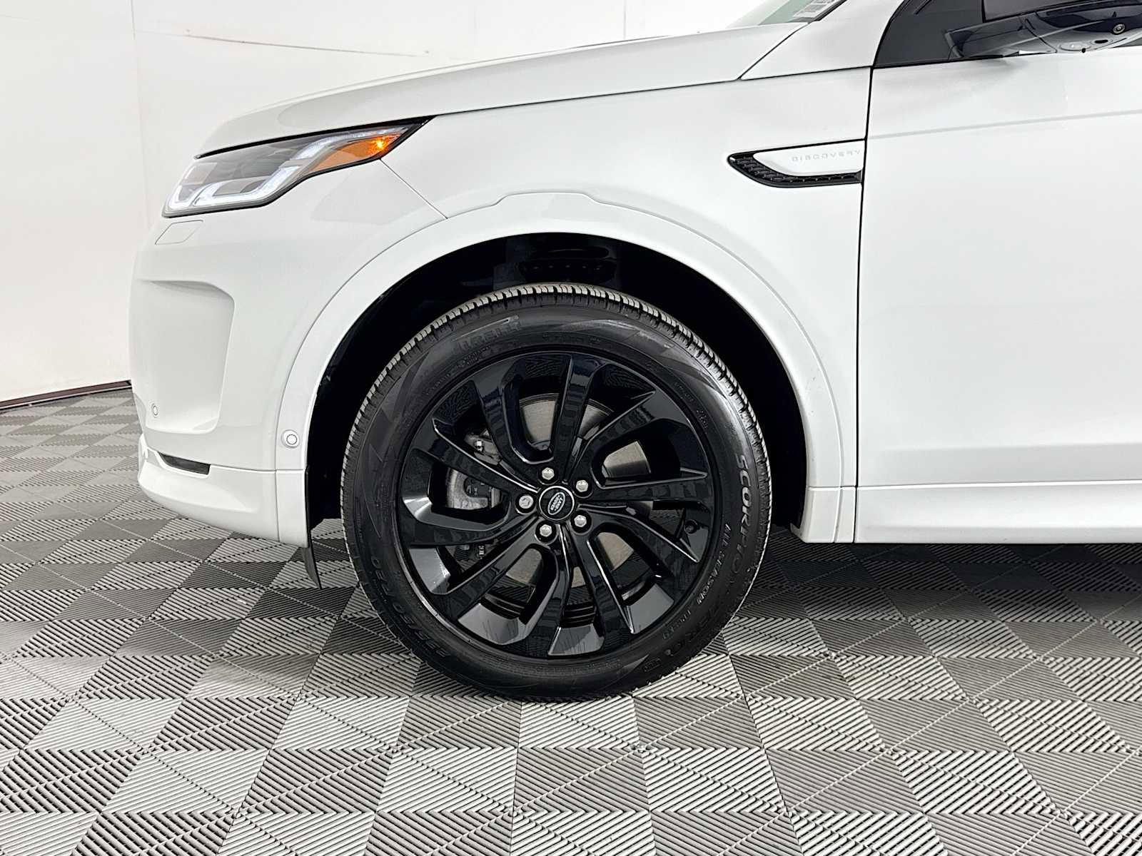 Used 2024 Land Rover Discovery Sport S image 29