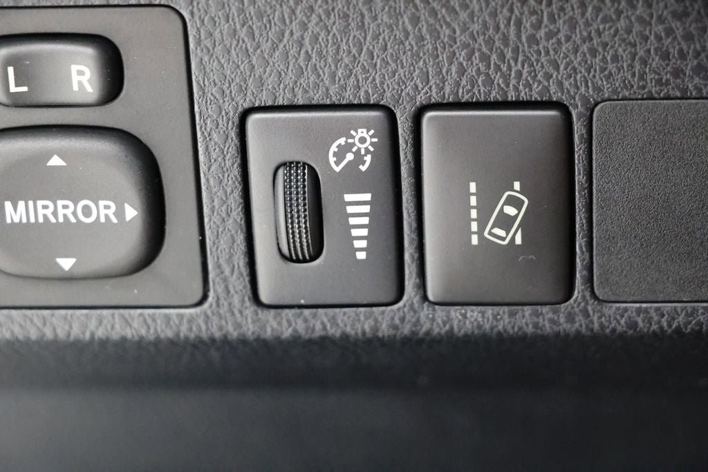 Used 2017 Toyota RAV4 XLE AWD/4WD image 26
