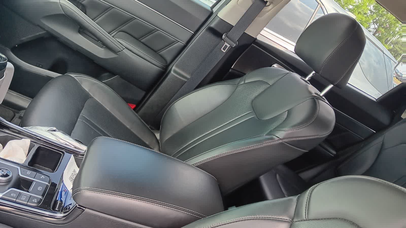 Certified 2023 Kia Sorento SX FWD image 3