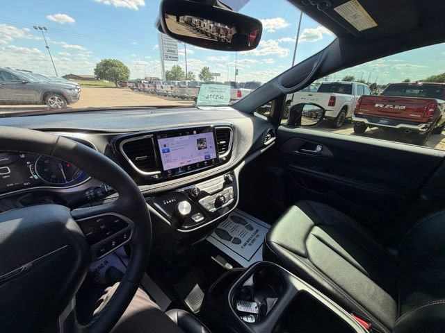 Used 2026 Chrysler Pacifica Select AWD/4WD image 19