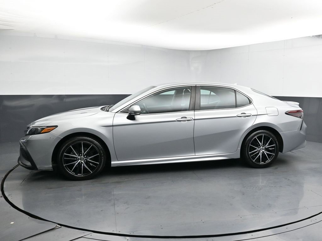 Used 2022 Toyota Camry SE image 5