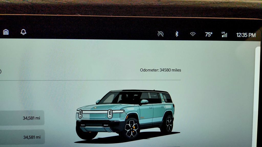 Used 2024 Rivian R1S Adventure AWD/4WD image 16