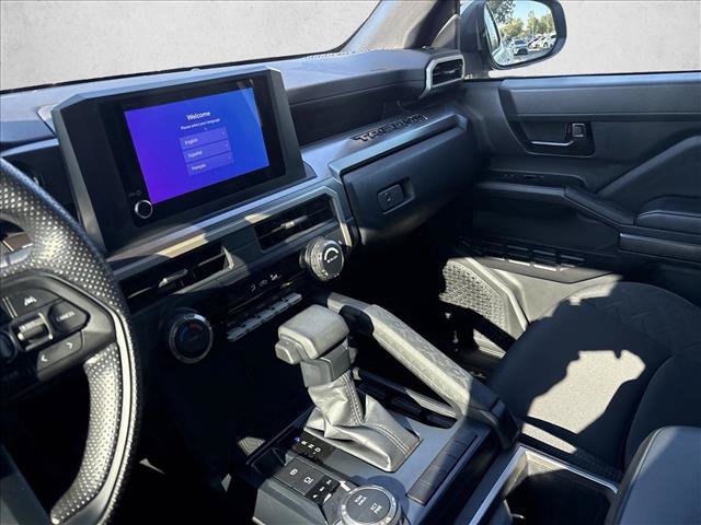 Certified 2025 Toyota Tacoma SR5 AWD/4WD image 16