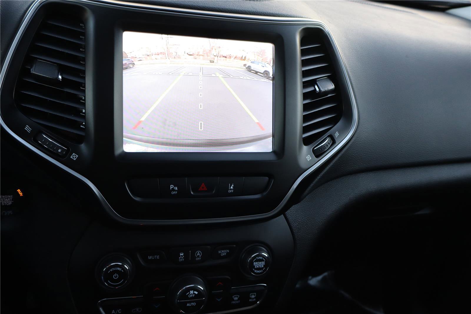 Used 2021 Jeep Cherokee Latitude Lux w/ Sun & Sound Group image 21