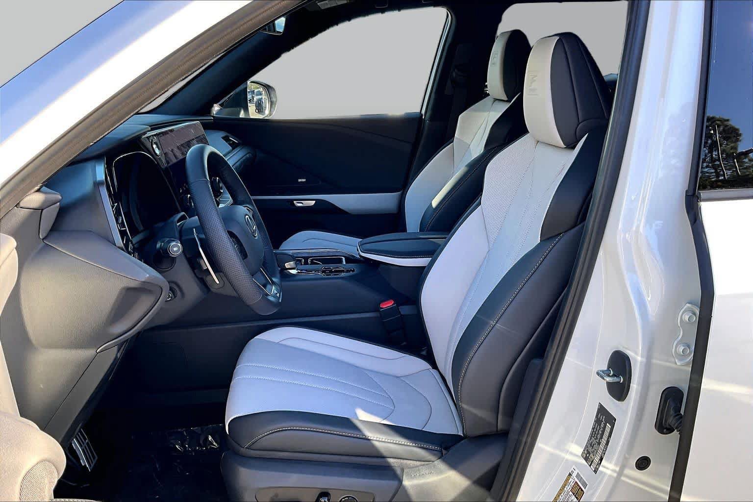 New 2026 Lexus TX 500h AWD w/ Technology Package image 18
