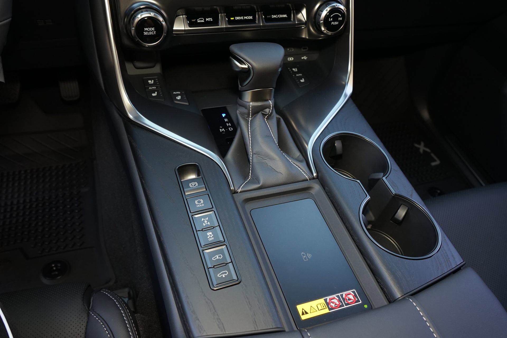 Used 2025 Lexus LX 600 4WD w/ Accessory Package (2T) image 20