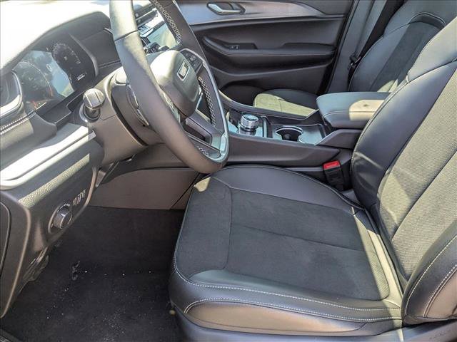 New 2025 Jeep Grand Cherokee Altitude image 4