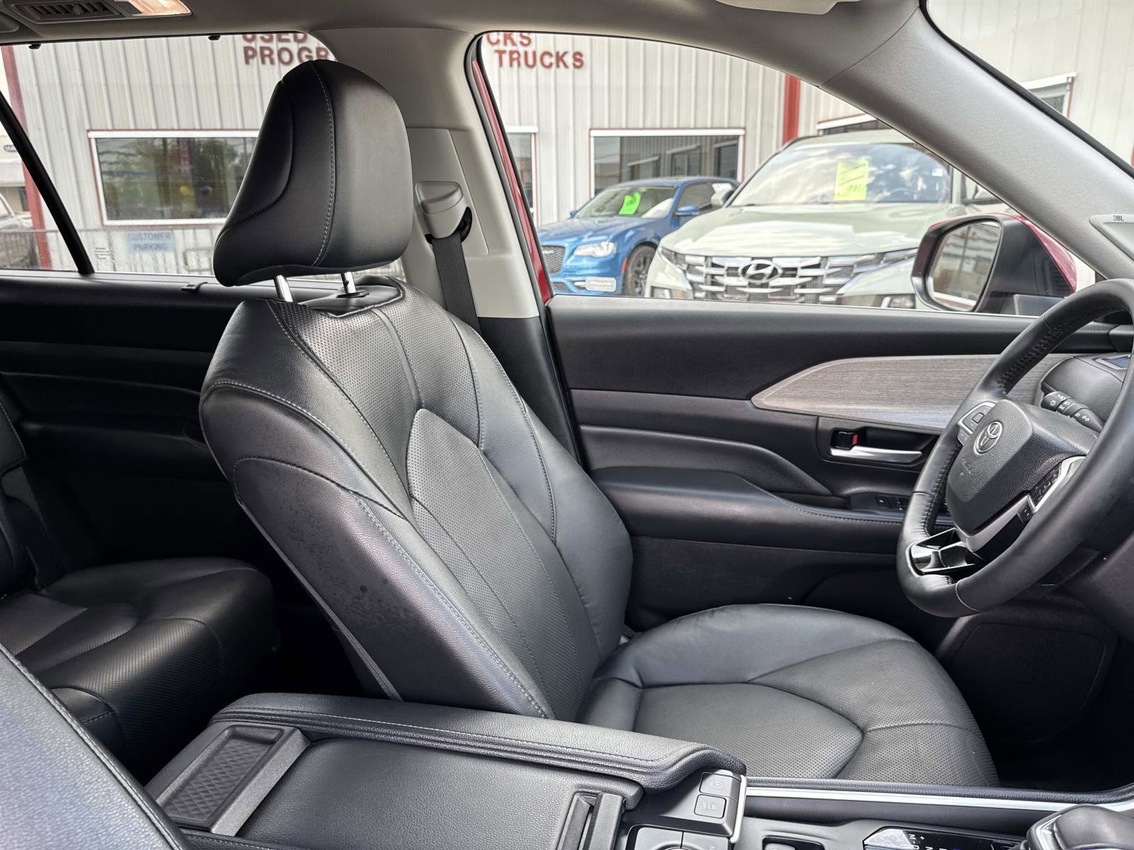 Used 2025 Toyota Grand Highlander FWD image 11