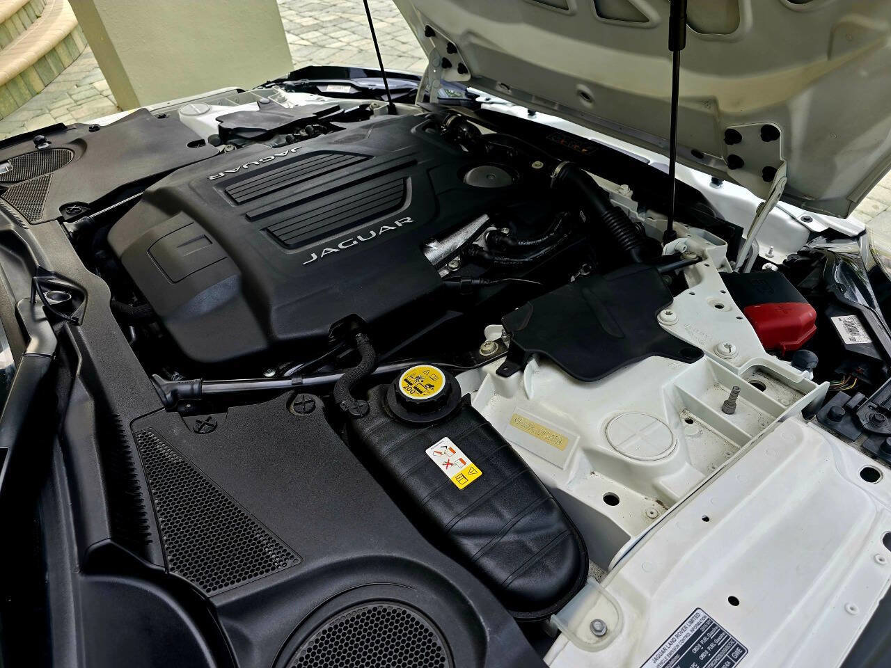 Used 2016 Jaguar F-TYPE R image 59