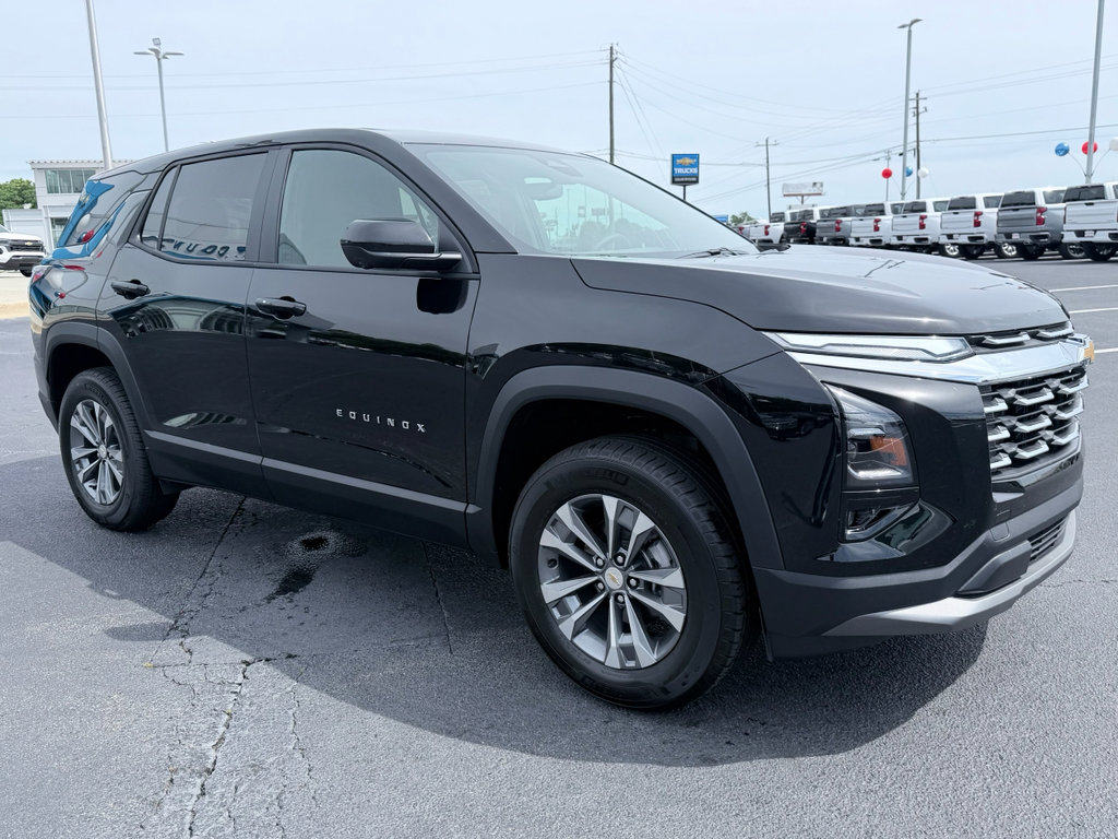 New 2026 Chevrolet Equinox LT w/ Convenience Package II AWD/4WD image 2