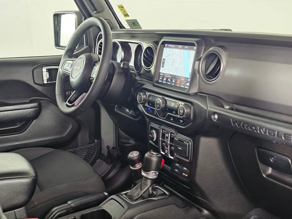 Used 2023 Jeep Wrangler Unlimited AWD/4WD image 39