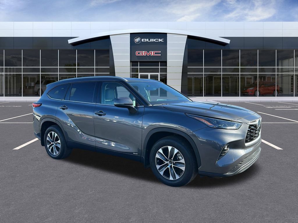 Used 2022 Toyota Highlander XLE AWD/4WD image 8
