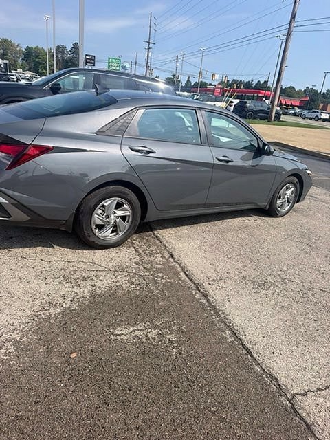 Certified 2026 Hyundai Elantra SE FWD image 8