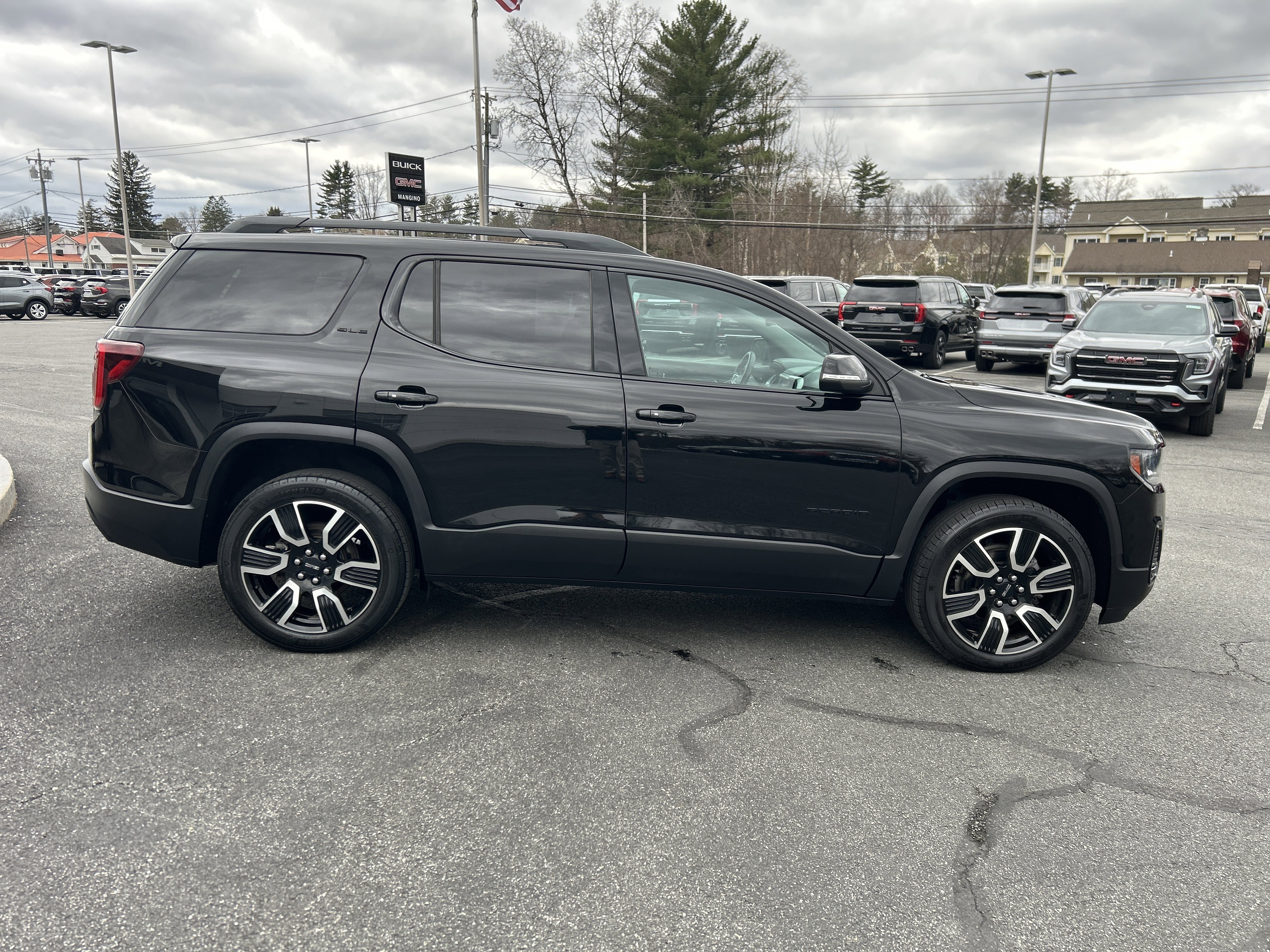 Certified 2021 GMC Acadia SLE w/ Driver Convenience Package image 4