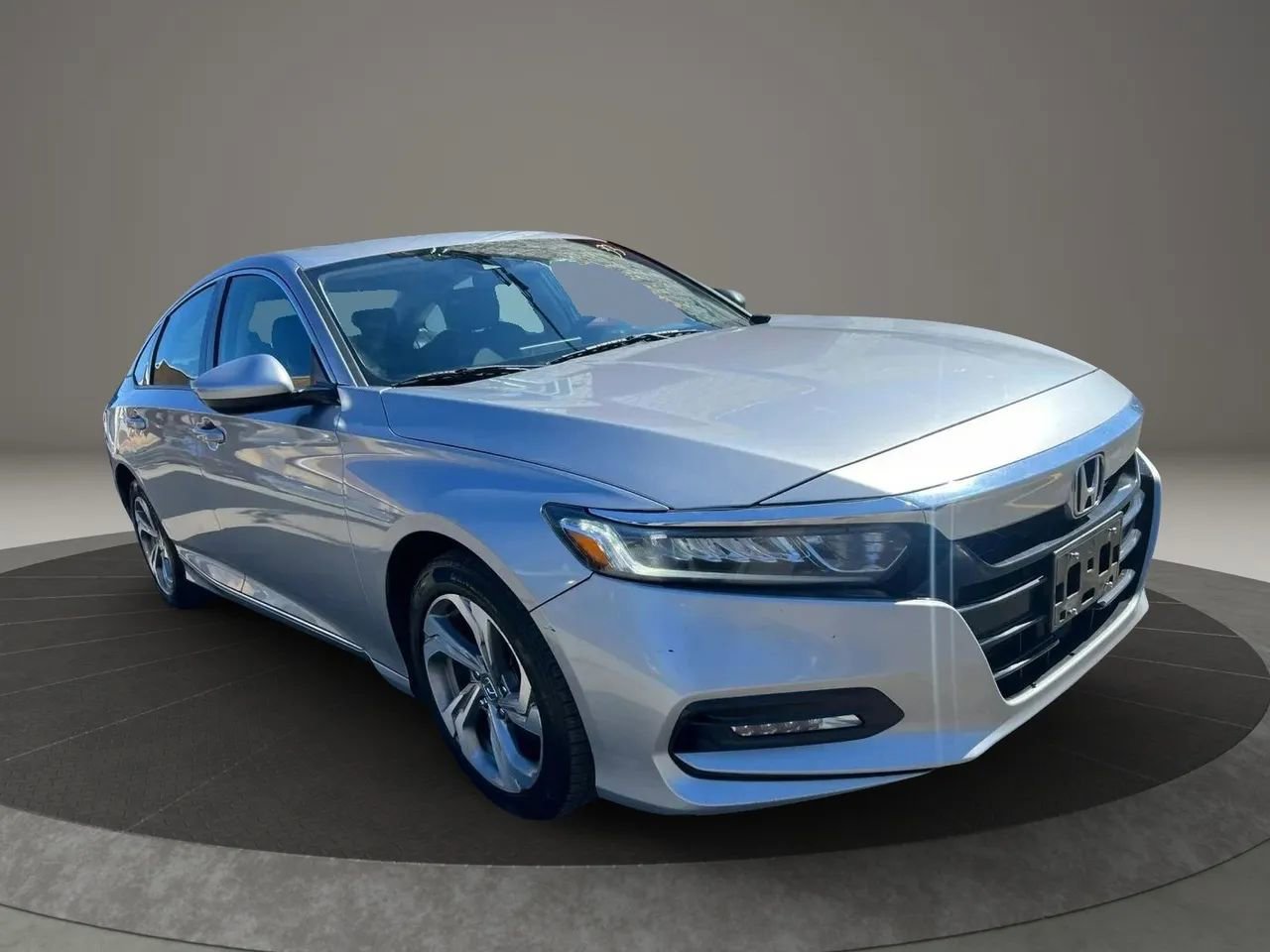 Used 2018 Honda Accord EX image 3