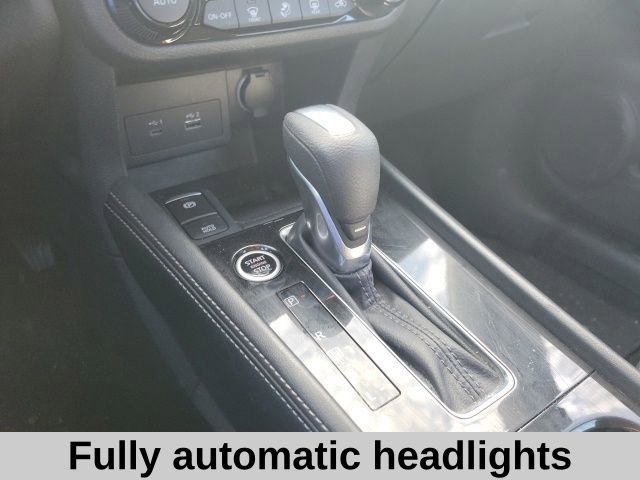 Used 2024 Nissan Kicks SR image 6